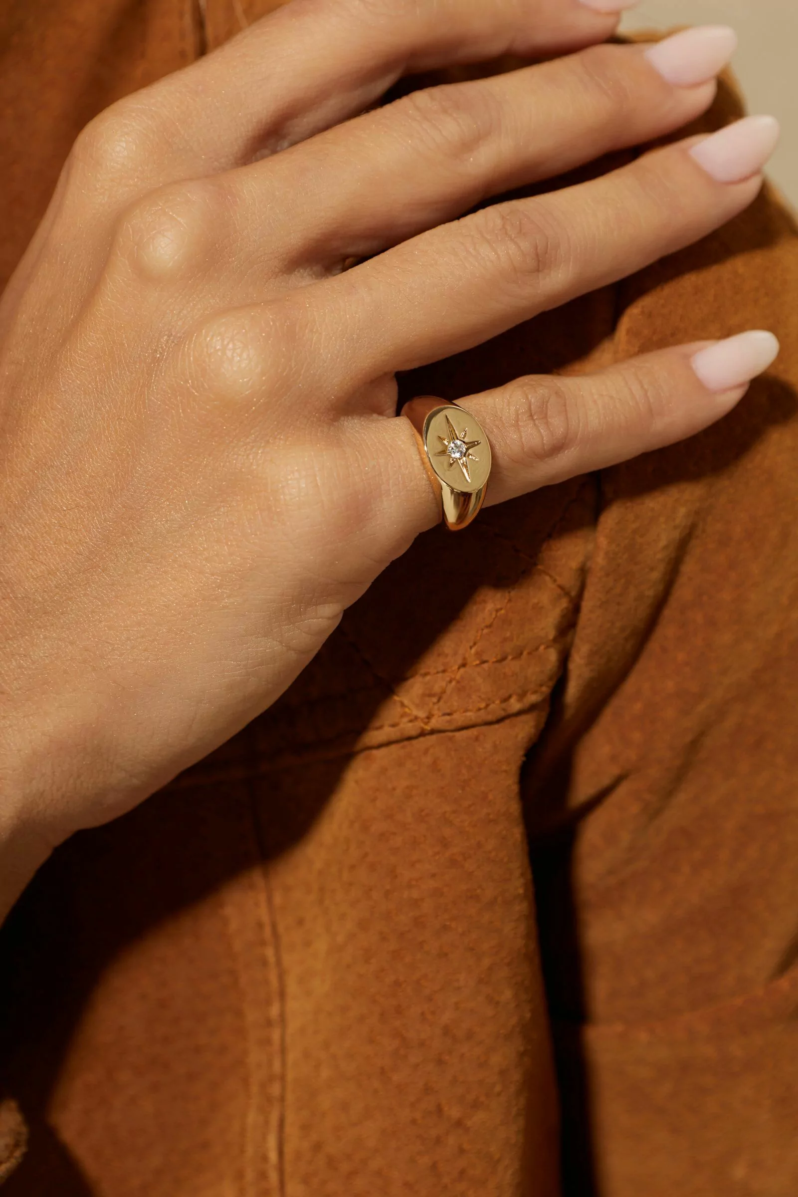 Anel Estrela com Zircônia Branca - Banho de Ouro 18k