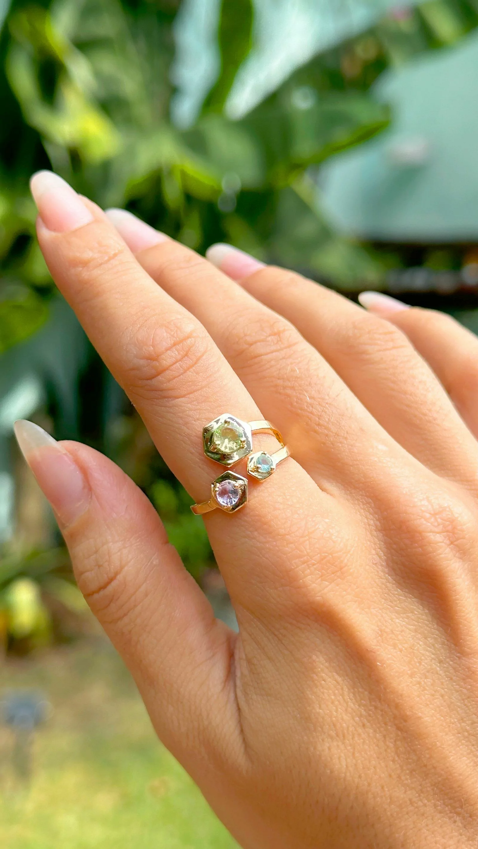 Anel Hexagono Cristal Berilo Aberto Banho de Ouro 18k