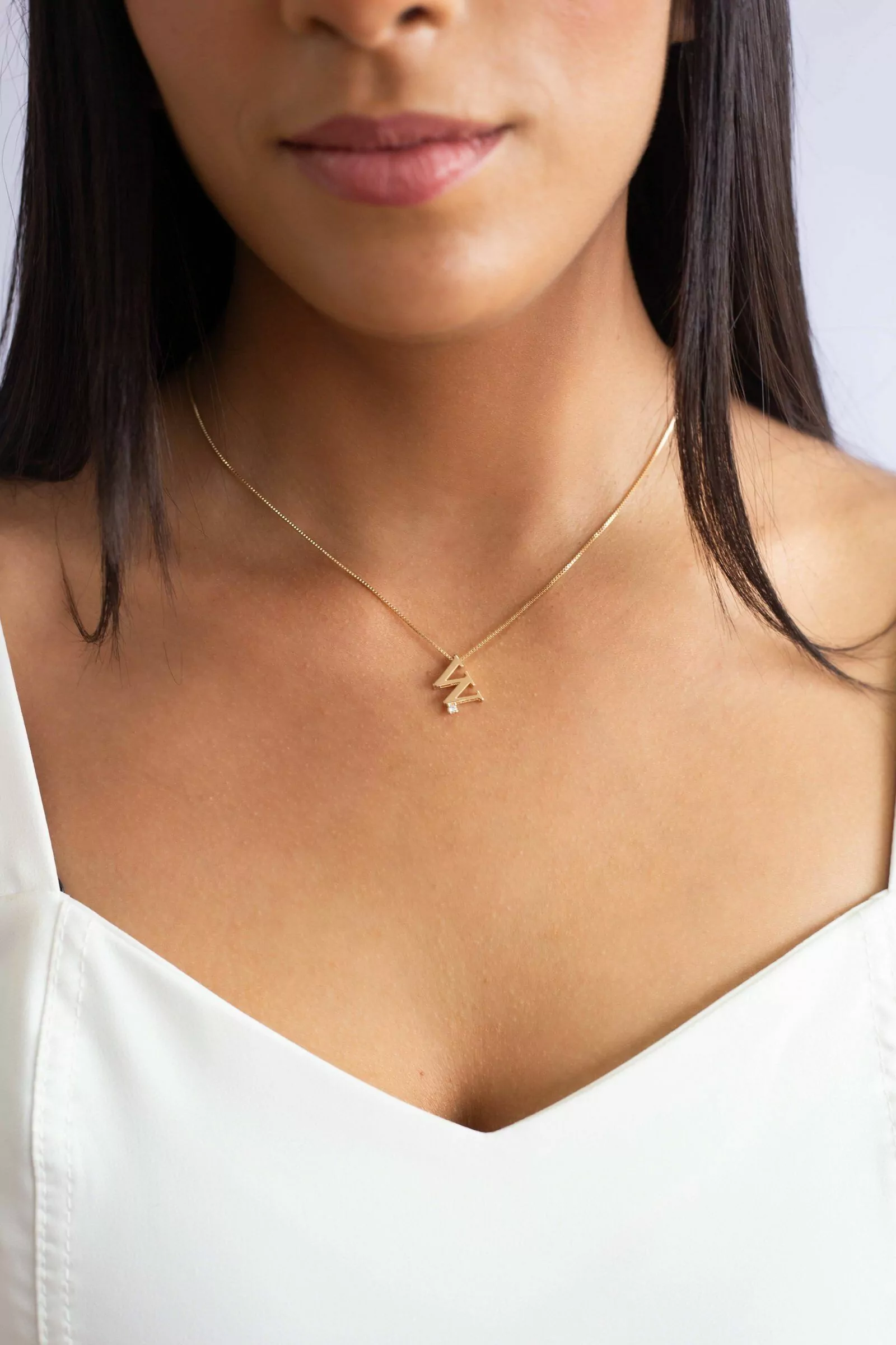 Colar Letra W Zircônia Branca 47cm Banho de Ouro 18K